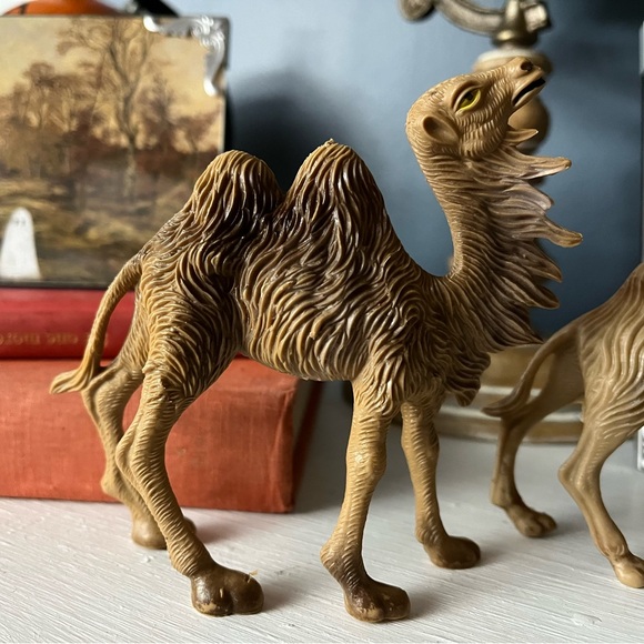 2 plastic nativity camels made in Italy Christmas manger - Picture 12 of 14
